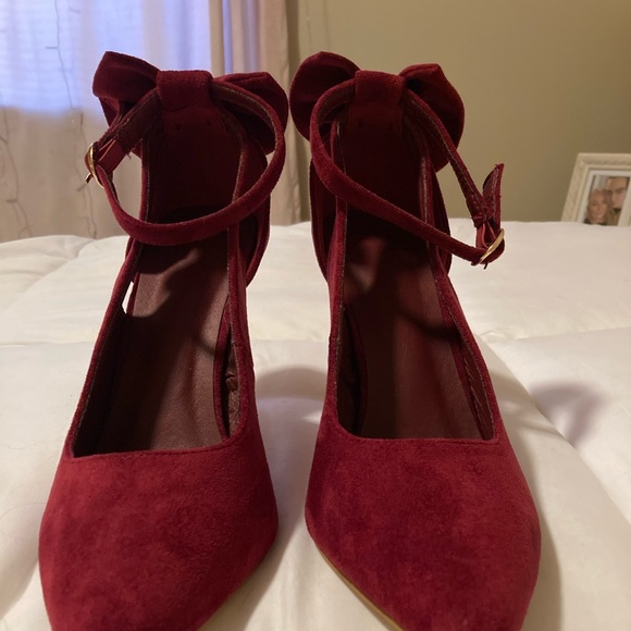 Burgundy bow stilettos - Picture 3 of 10